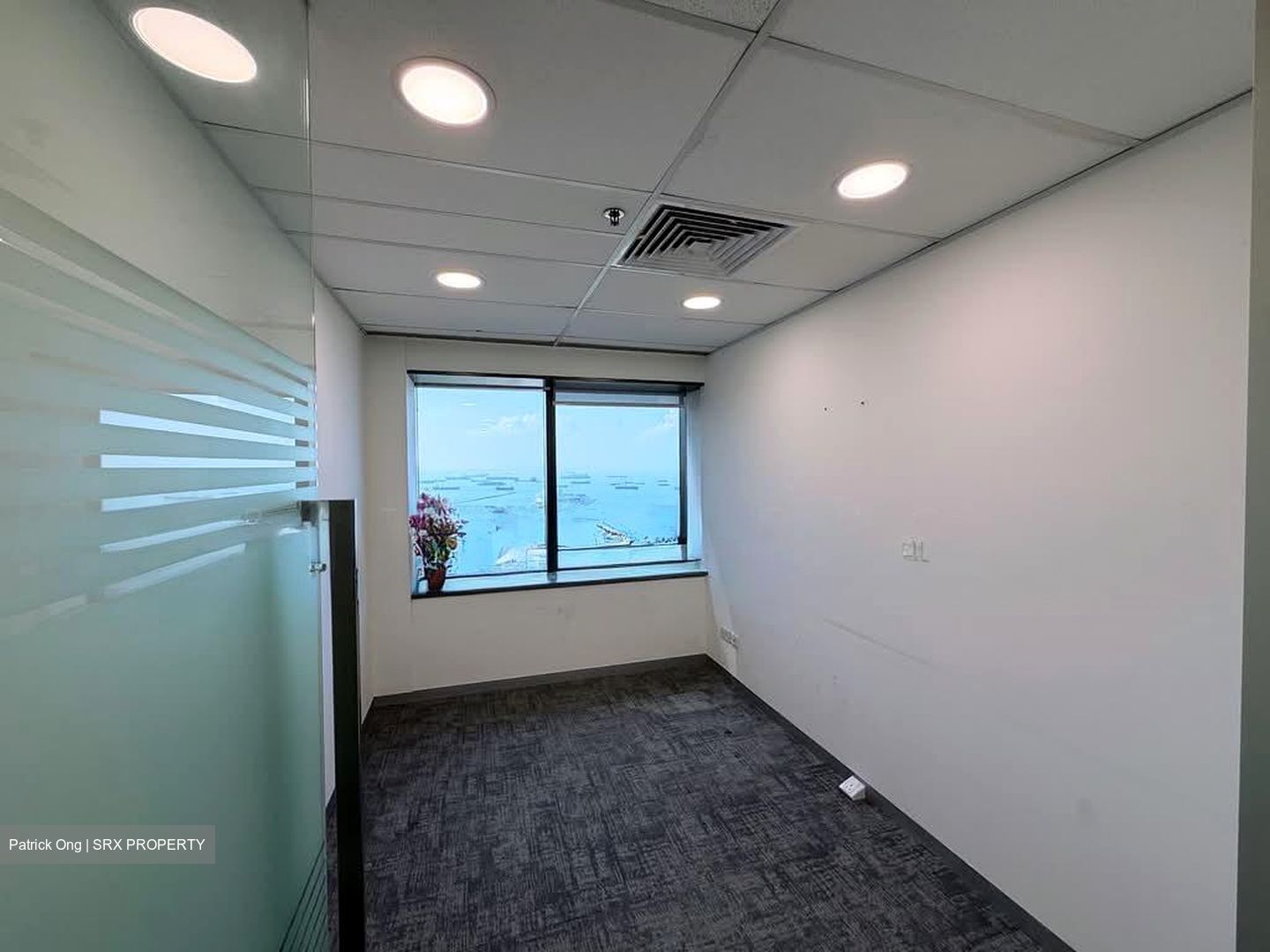 Oue Downtown (D1), Office #547800461